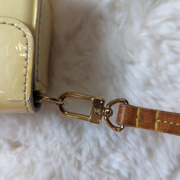 RARE LOUIS VUITTON Vernis Pochette Lagoon Glasses Case in Perle/Yellow - Picture 2 of 14